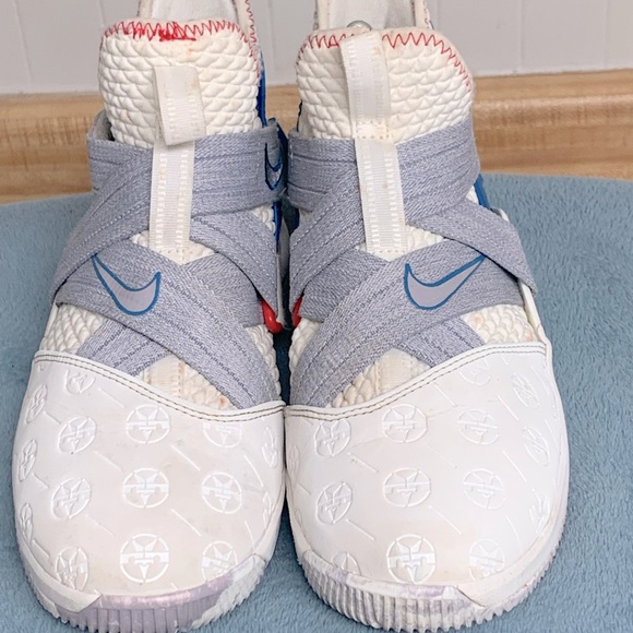 YOUTH NIKE AIR LEBRON SOLDIER XII BASKETBALL SHOES SNEAKERS SIZE 6Y - Picture 3 of 7